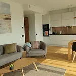 Rannaaeaerne Modernne Korter Uues Majas Апартаменты