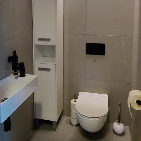 Rannaaeaerne Modernne Korter Uues Majas Пярну
