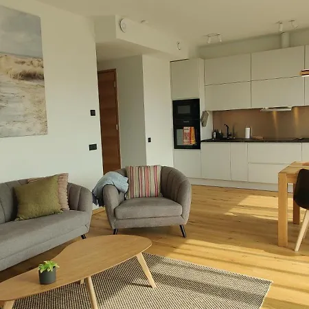 Rannaaeaerne Modernne Korter Uues Majas Apartment